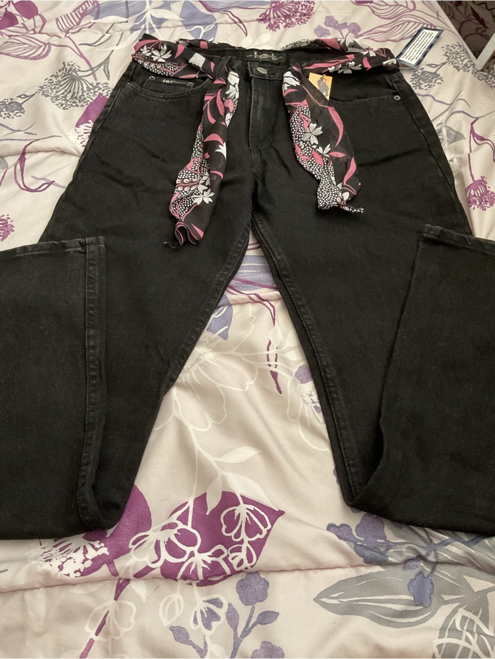 Vintage lei Black High-Rise Women's Jeans with Pink-Patterned Scarf Belt